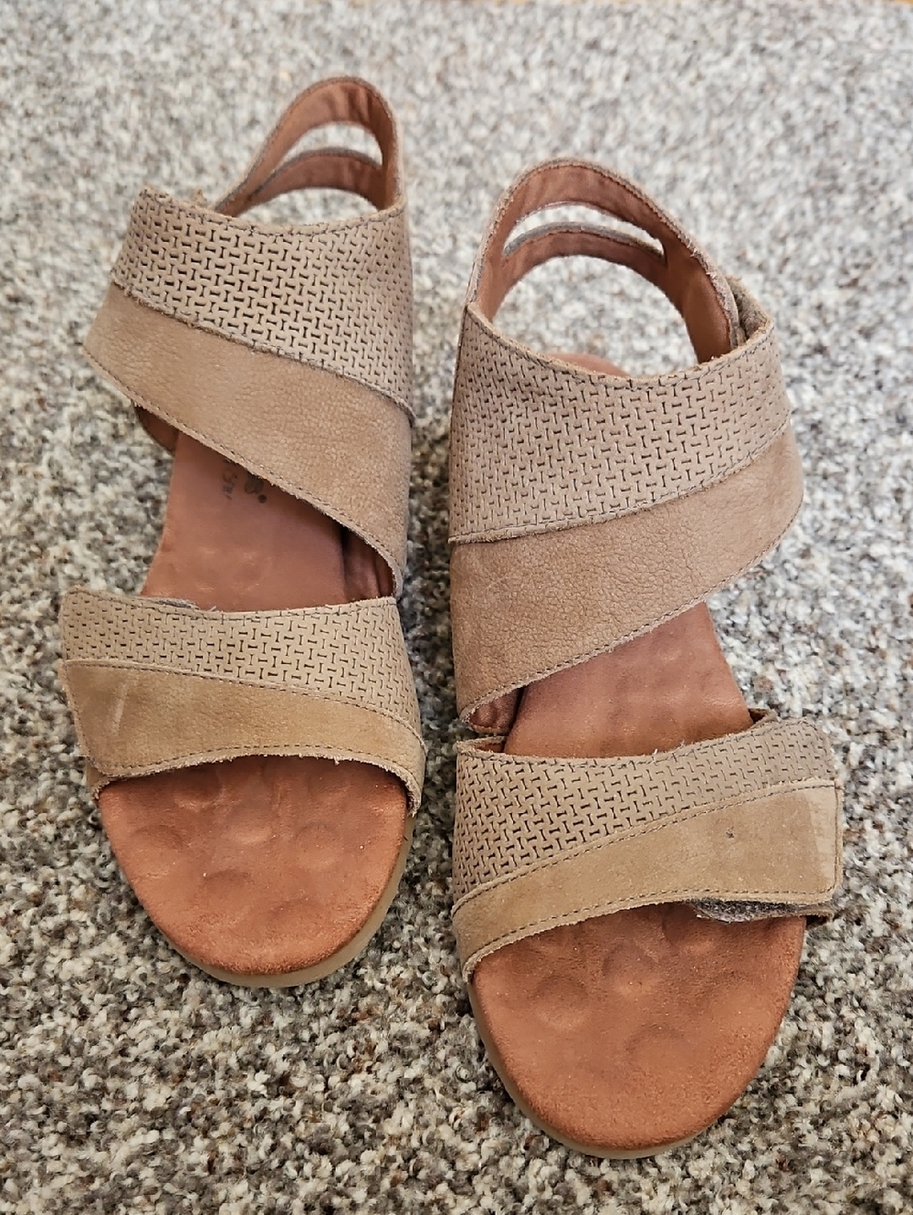 WALKING CRADLES sz 8 M Warm Weather Comfortable Sandals